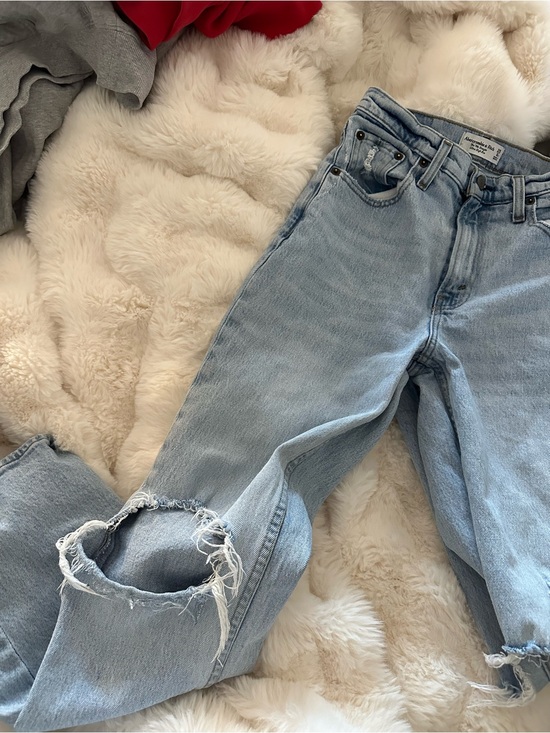 Abercrombie & Fitch Denim - Abercrombie & Fitch the 90’s Straight Ultra High Rise Jeans